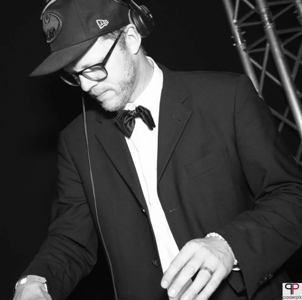 DJ-Lifestyle in unserer Galerie mit energiegeladenen Auftritten und perfekt gemischten Beats.